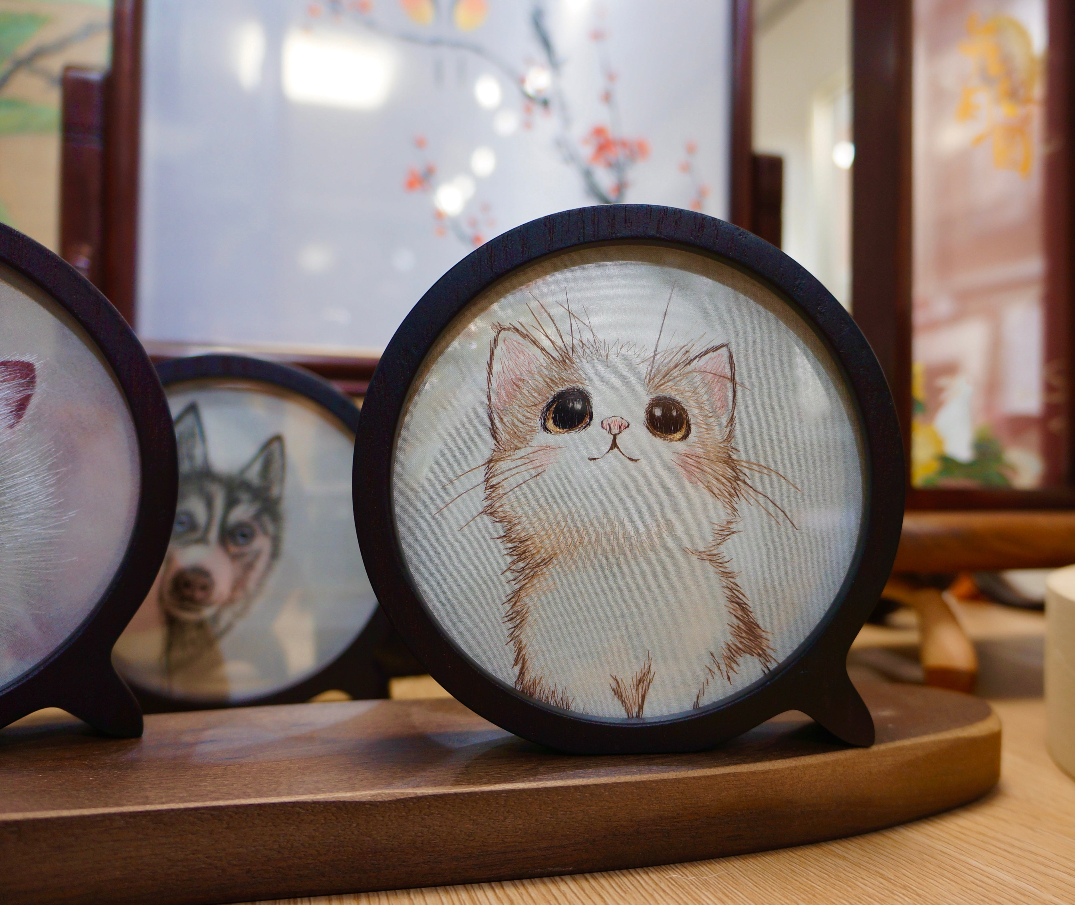 White Cat Portrait Round Silk Embroidery Table Screen by Luma & Silk