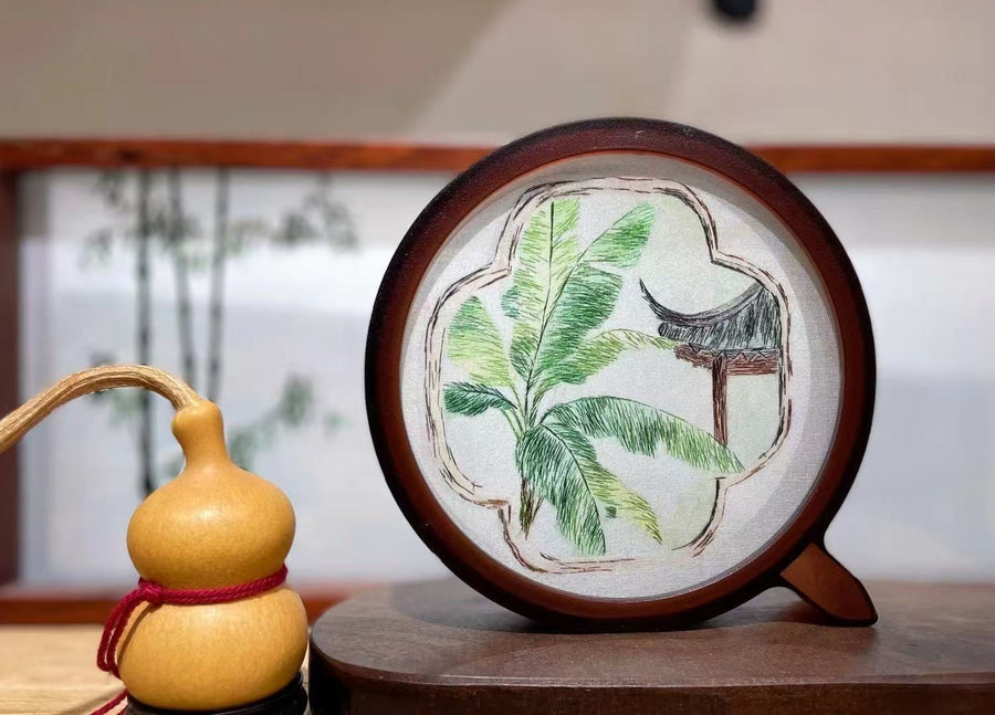 Green Pavilion Round Silk Embroidery Table Screen