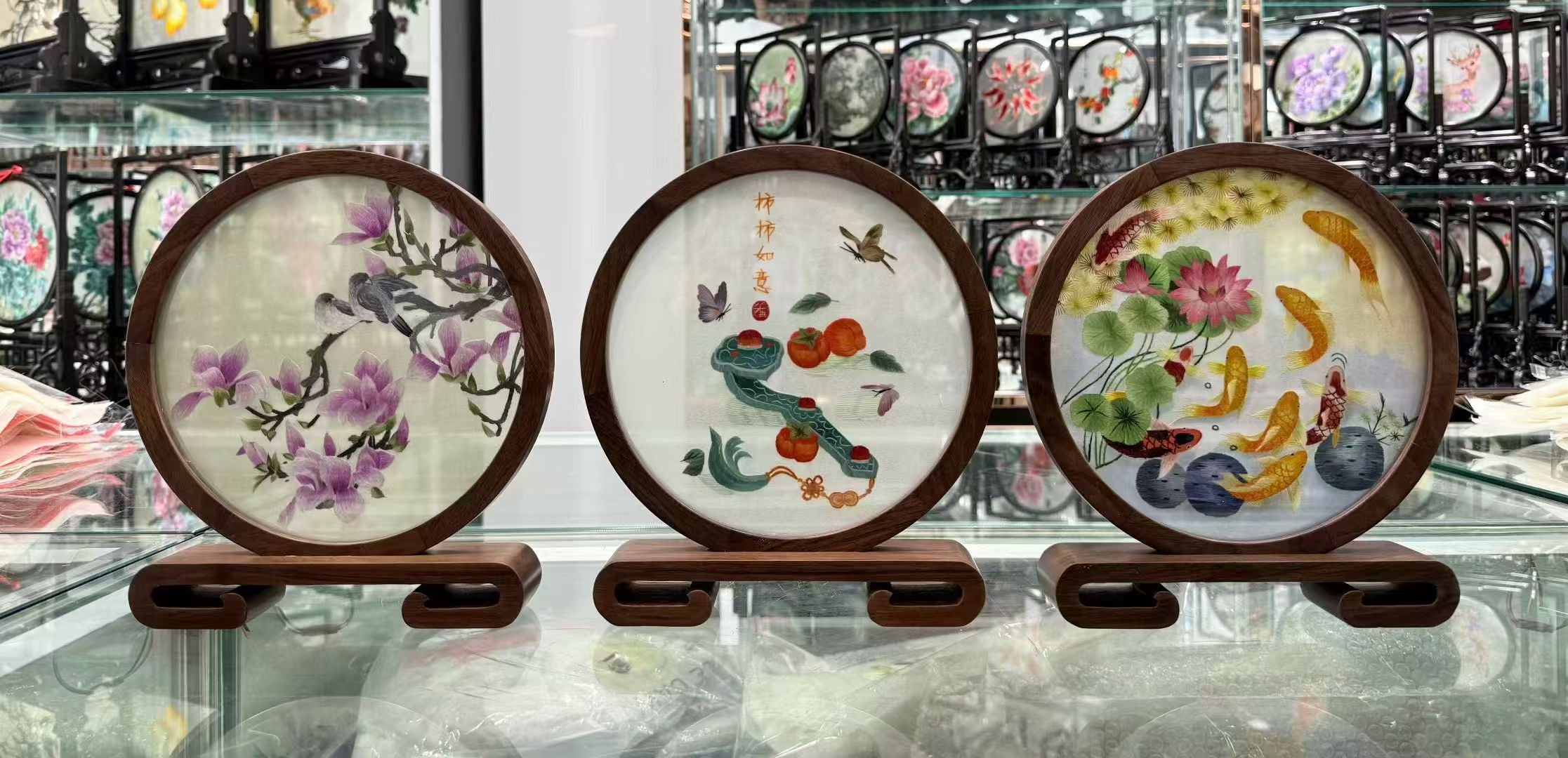 Round silk embroidery keepsake examples